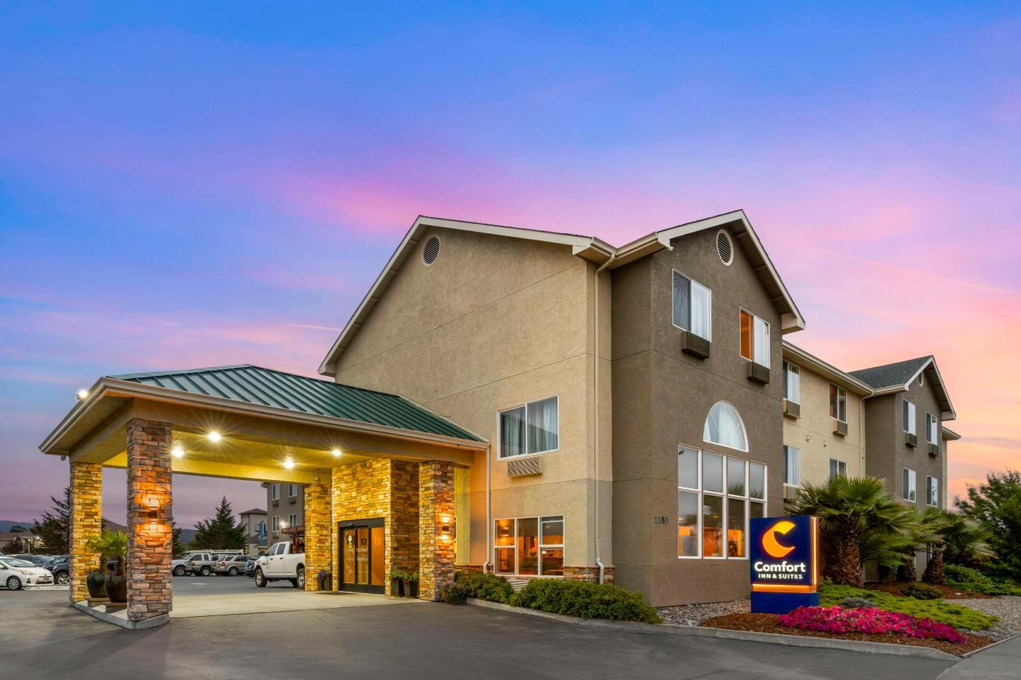 Comfort Inn & Suites Redwood Country Fortuna Exterior photo