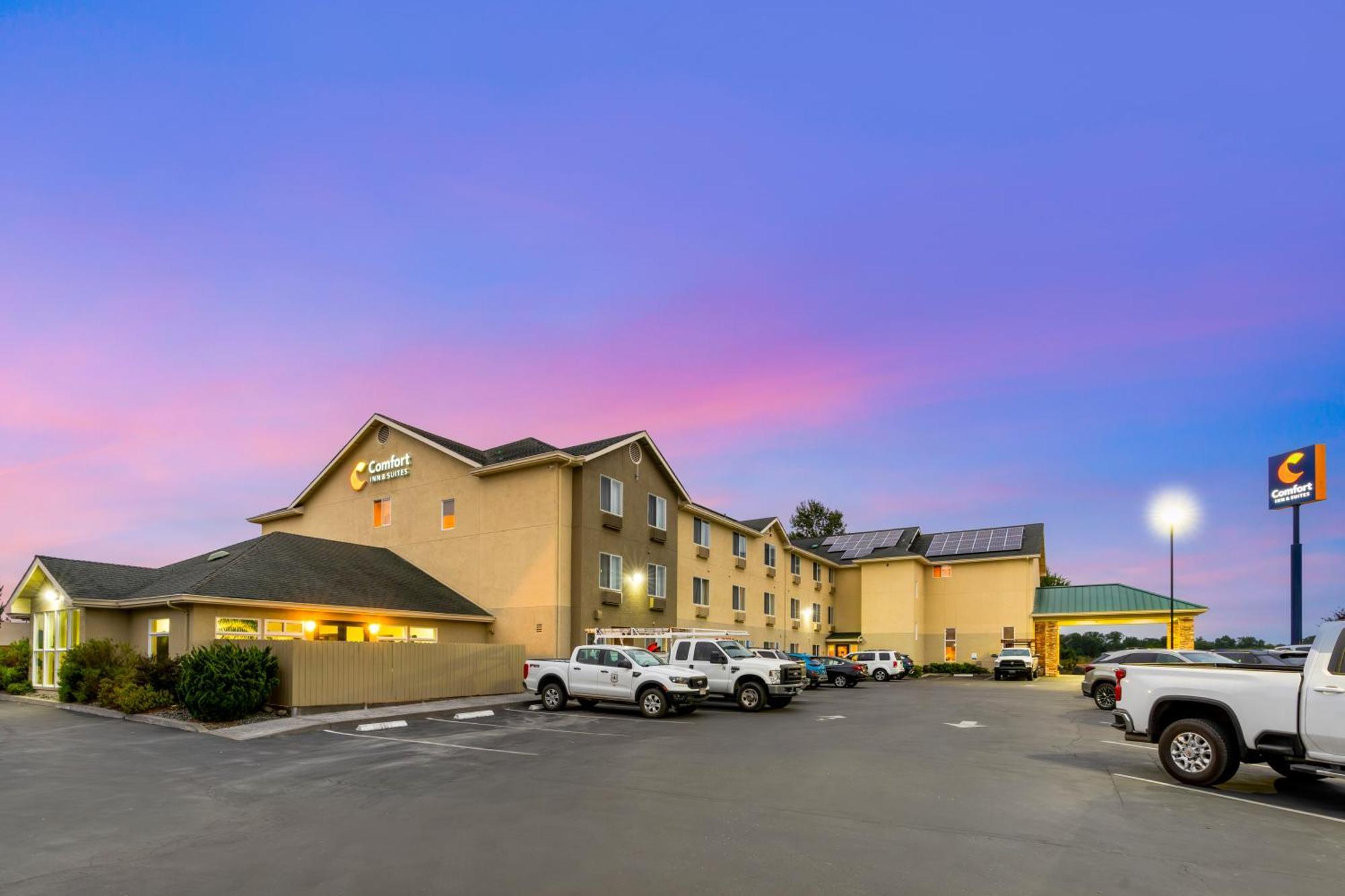 Comfort Inn & Suites Redwood Country Fortuna Exterior photo